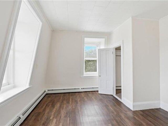 house with 12 bedroom, Lincoln RI ES105418934