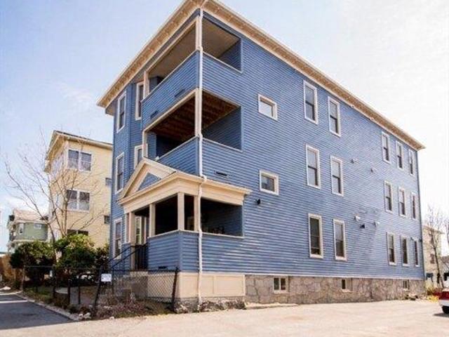 house with 12 bedroom, Worcester MA ES104406289