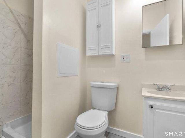 house with 12 bedroom, Waterbury CT ES104410794