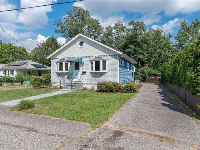 house with 1 bedroom, Warwick RI ES105477062