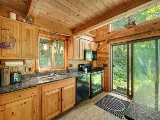 house with 1 bedroom, Waterbury VT ES105477042