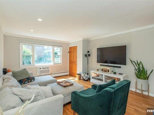 house with 1 bedroom, Caldwell NJ ES105317973