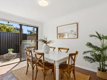 Western Australia - Balcony, Equipped kitchen