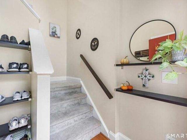 house with 1 bedroom, Danbury CT ES105514183