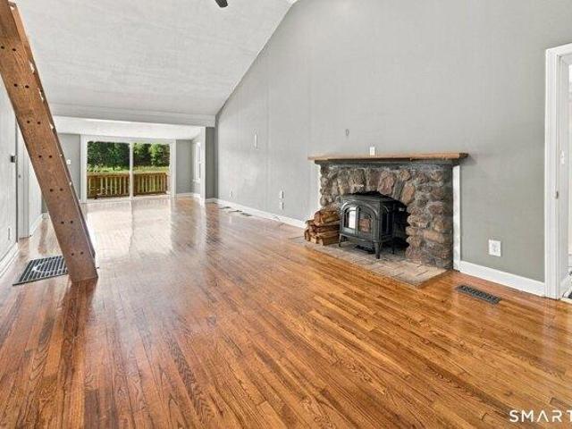 house with 1 bedroom, East Granby CT ES105516250