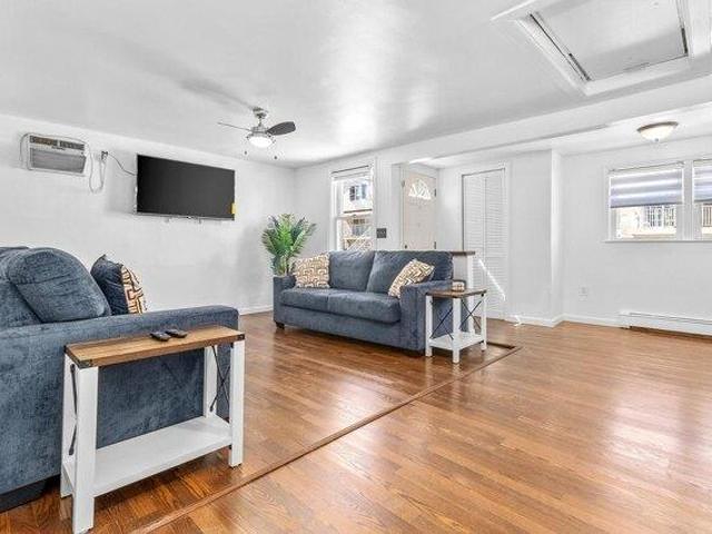 house with 1 bedroom, Guttenberg NJ ES105576106