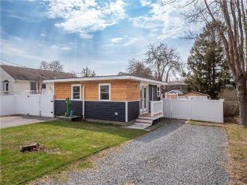 house with 1 bedroom, Middletown RI DS103439682