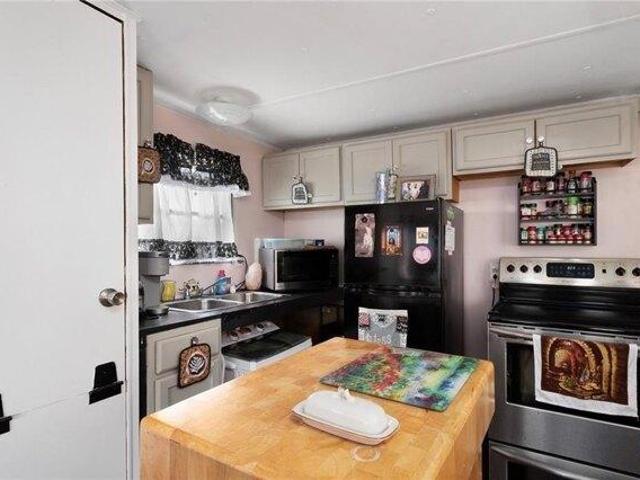 house with 1 bedroom, Middletown RI ES105652828