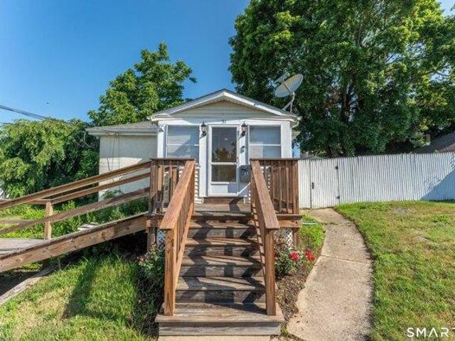 house with 1 bedroom, New London CT ES105553346