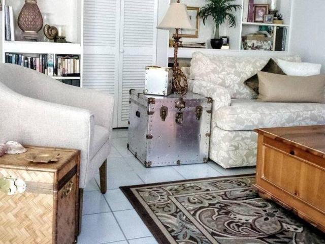 house with 1 bedroom, Sarasota FL DLS101038074