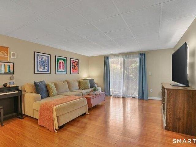 house with 1 bedroom, South Windsor CT ES105589078