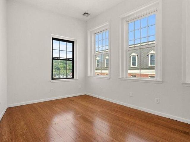 house with 24 bedroom, Haverhill MA ES105631712