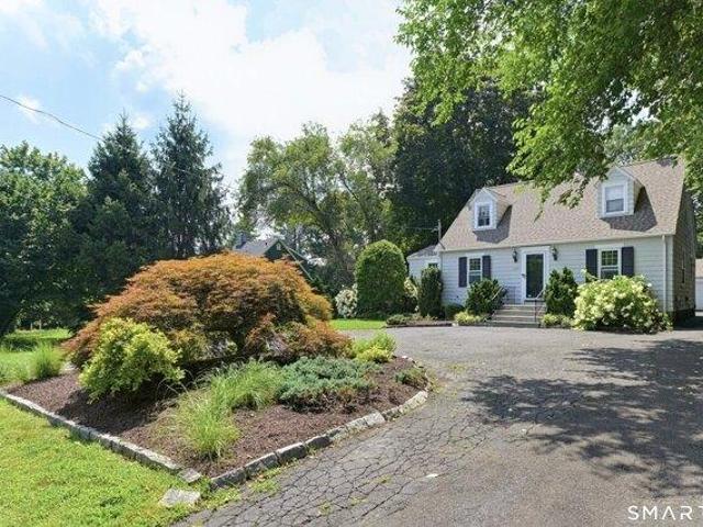 house with 2 bedroom, Trumbull CT ES105514099
