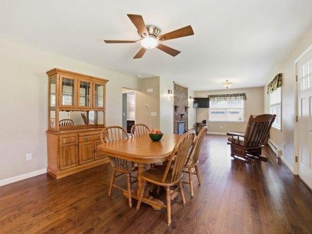 house with 2 bedroom, Uxbridge MA ES105552078