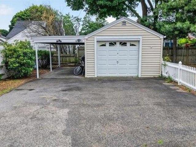 house with 2 bedroom, Warwick RI ES104851453