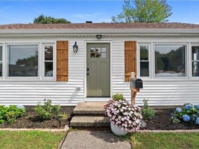 house with 2 bedroom, Warwick RI ES105498091