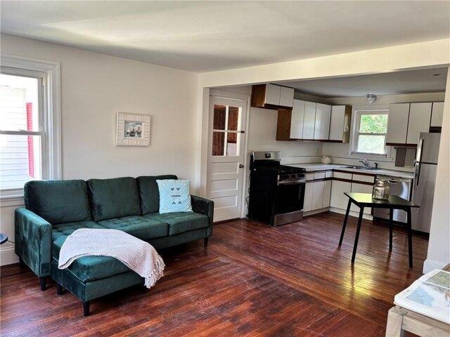 house with 2 bedroom, Warwick RI ES105514834