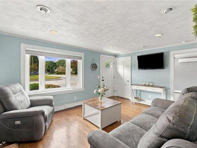 house with 2 bedroom, Warwick RI ES105649387