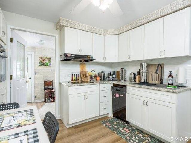 house with 2 bedroom, Waterbury CT ES104482413