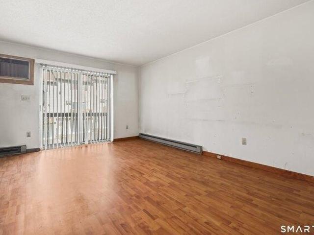 house with 2 bedroom, Waterbury CT ES104514565