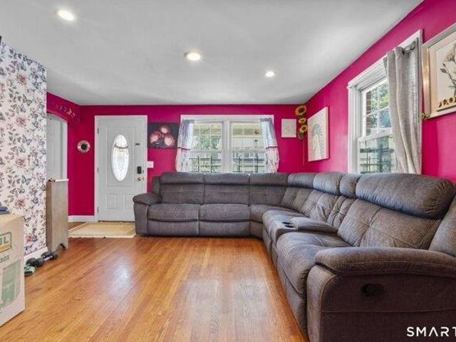 house with 2 bedroom, Waterbury CT ES104569981