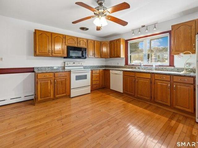 house with 2 bedroom, Waterbury CT ES104604303