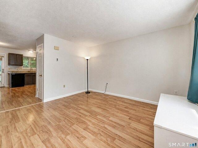 house with 2 bedroom, Waterbury CT ES104605670