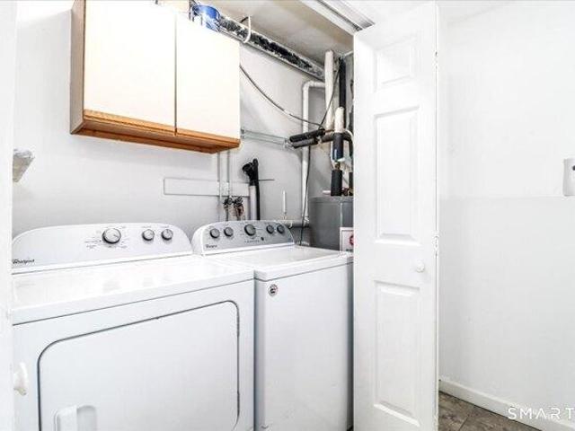 house with 2 bedroom, Waterbury CT ES105439275