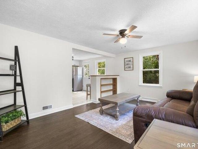 house with 2 bedroom, Waterbury CT ES105440146