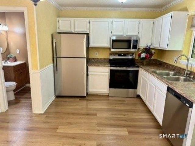 house with 2 bedroom, Waterbury CT ES105587288