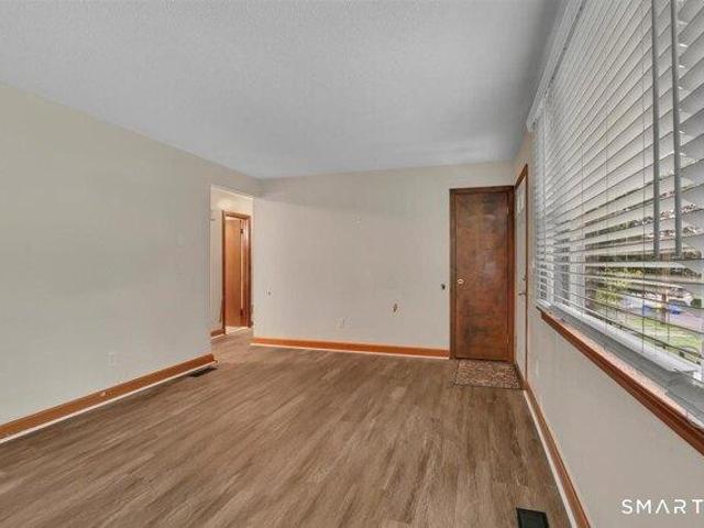house with 2 bedroom, Waterbury CT ES105631139