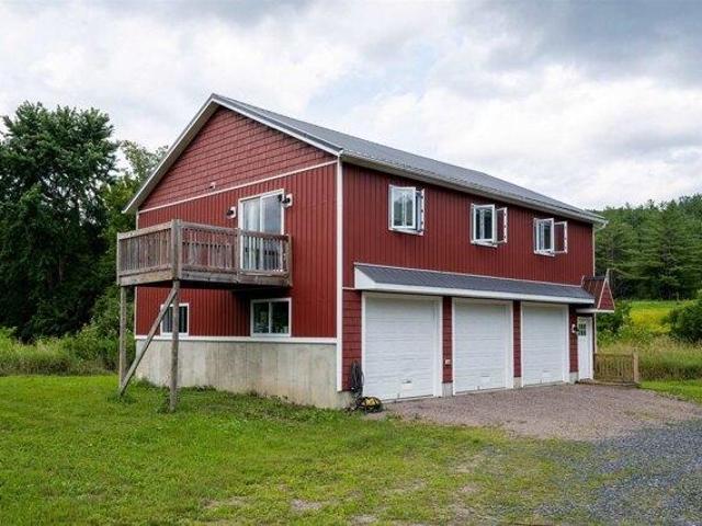 house with 2 bedroom, Waterbury VT ES105439959