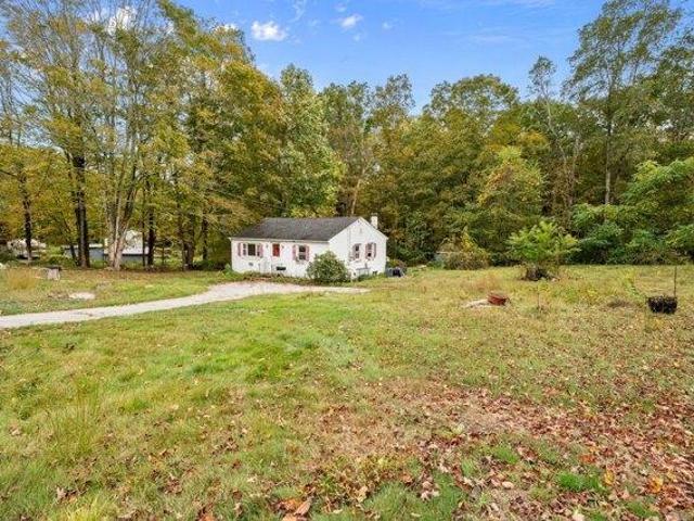 house with 2 bedroom, Waterford CT ES105493342