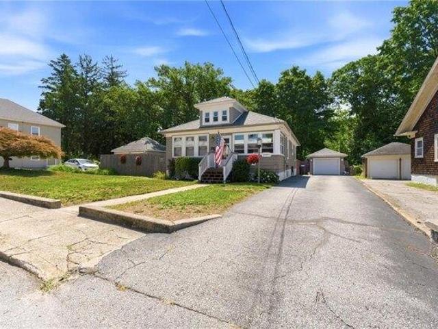 house with 2 bedroom, West Warwick RI ES105477406