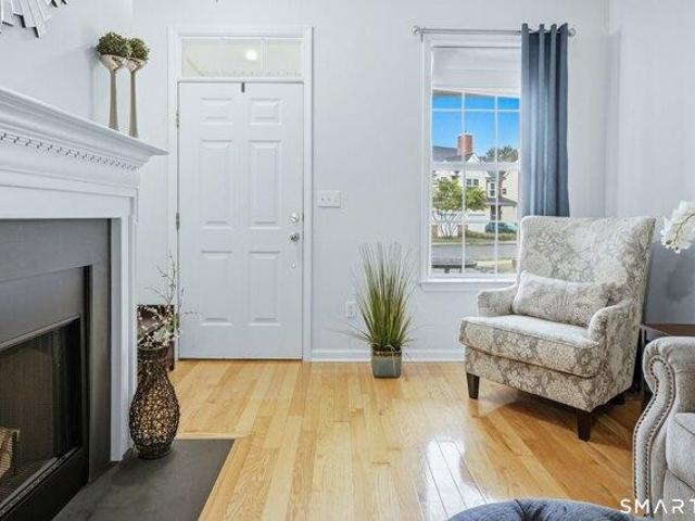 house with 2 bedroom, Windsor CT ES105291979