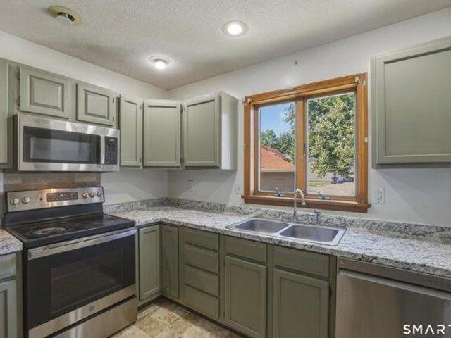 house with 2 bedroom, Windsor Locks CT ES105426701