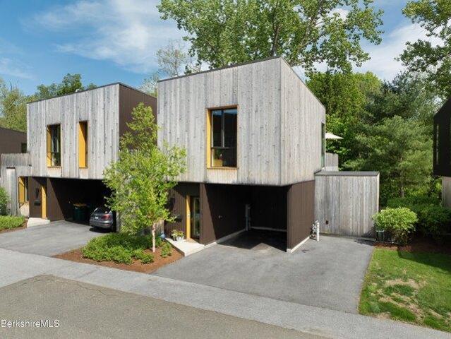 house with 2 bedroom, Williamstown MA ES105292730