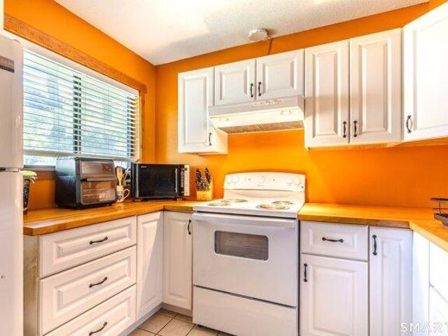 house with 2 bedroom, Woodbury CT ES104850371
