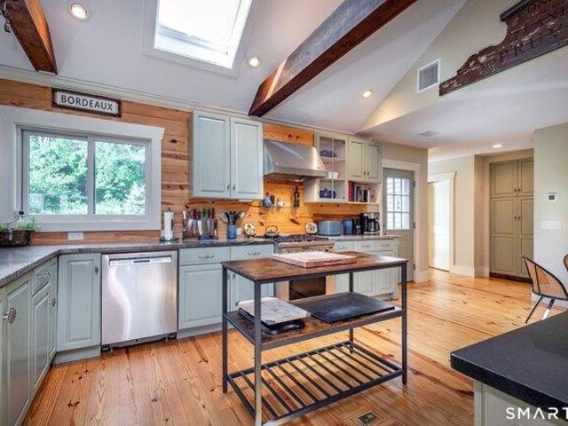 house with 2 bedroom, Woodbury CT ES105573884