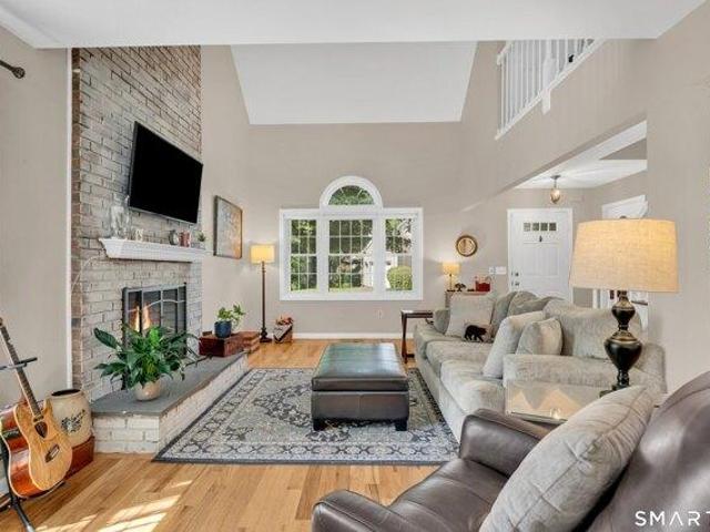 house with 2 bedroom, Woodbury CT ES105575916