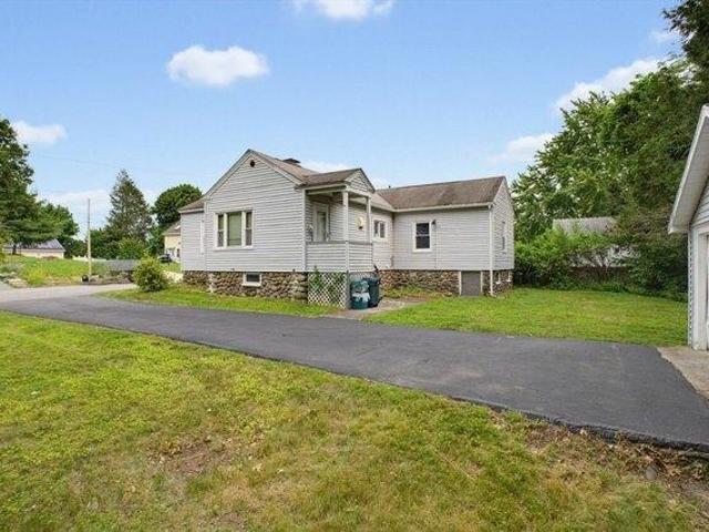 house with 2 bedroom, Worcester MA ES105352407