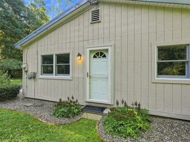 house with 2 bedroom, Belchertown MA ES105366216