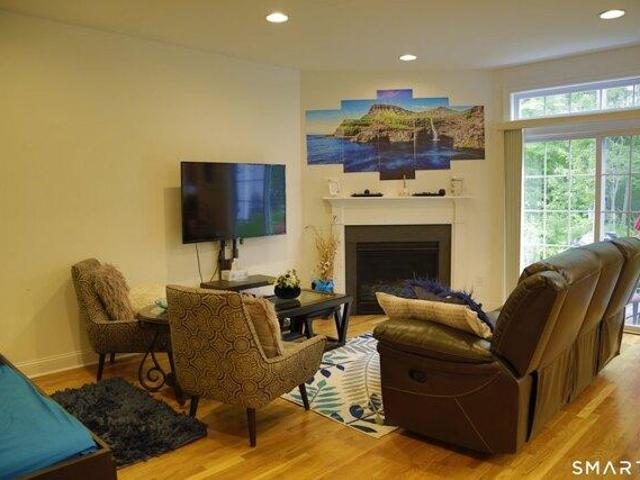 house with 2 bedroom, Bethel CT ES105414174