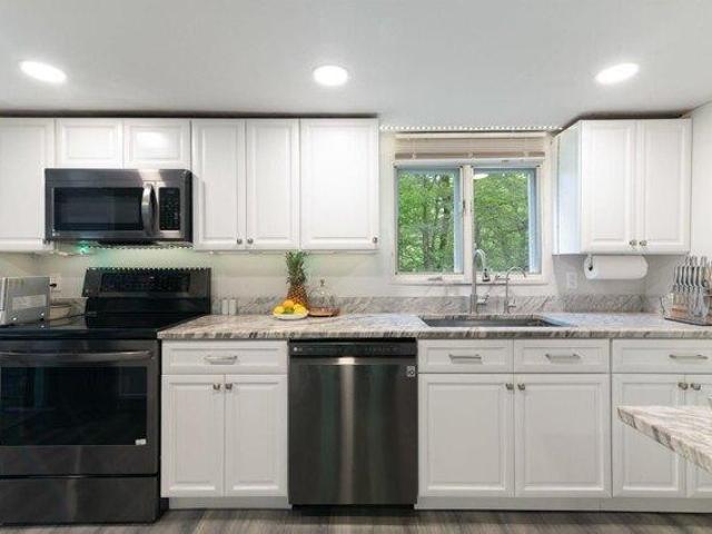 house with 2 bedroom, Brattleboro VT ES104542821