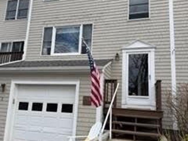 house with 2 bedroom, Bristol RI ES105536255