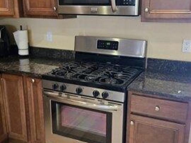 house with 2 bedroom, Concord NH ES105414467