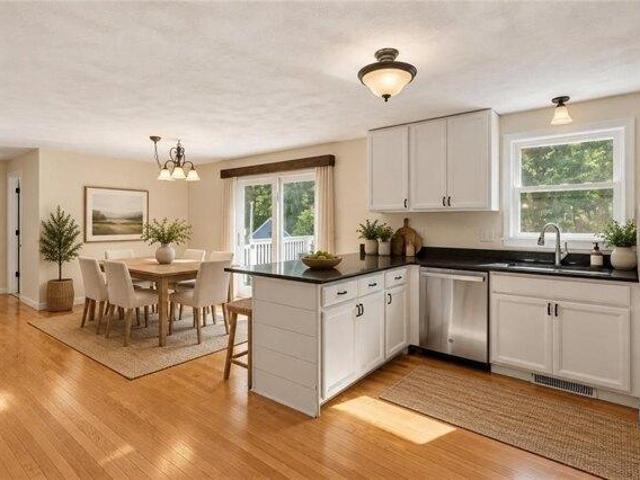 house with 2 bedroom, Coventry RI ES105792245