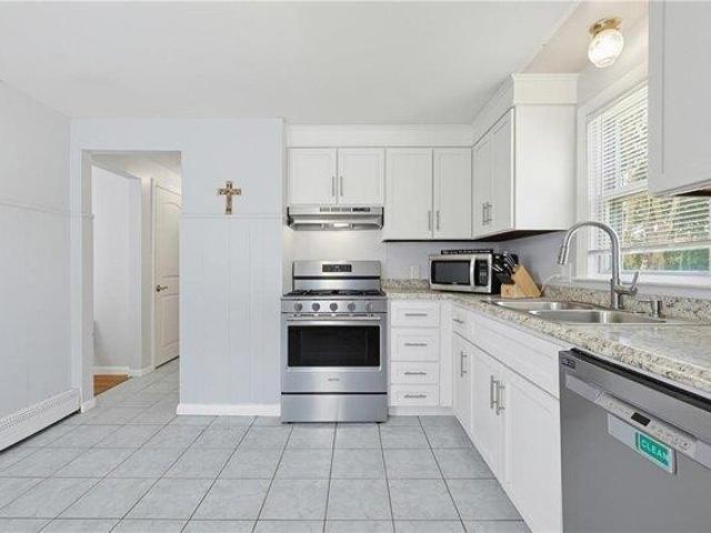 house with 2 bedroom, Cranston RI ES105658177