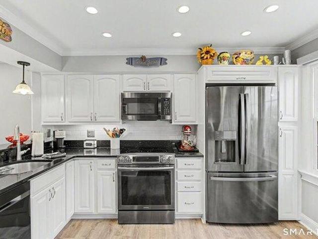 house with 2 bedroom, Danbury CT ES105557142
