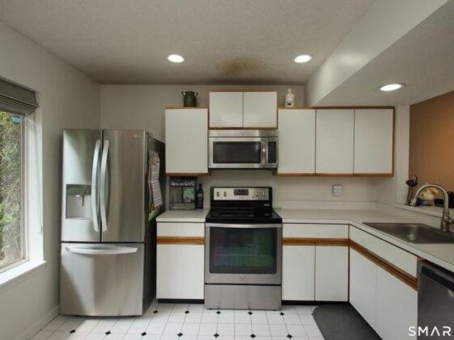 house with 2 bedroom, Danbury CT ES105579421